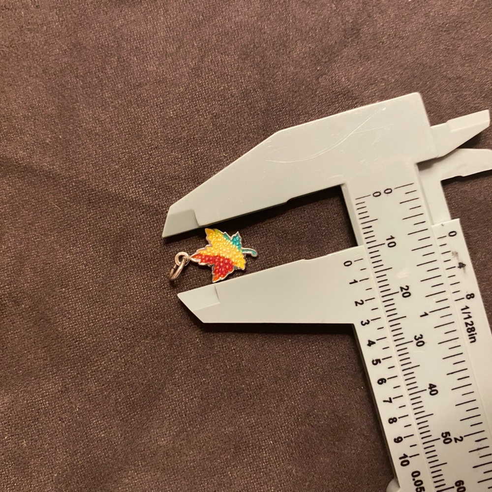 Vintage Rasta leaf charm 🍁 - Picture 5 of 5